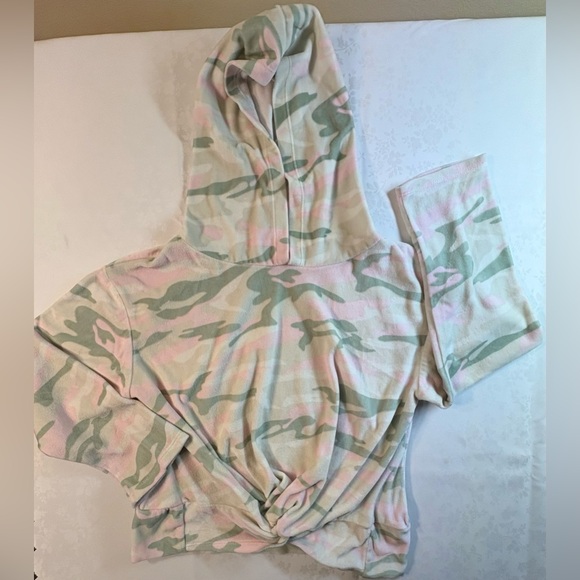 EUC/NWOT 5-Piece Bundle: Camo Hoodie, Microfleece, Turtleneck, Sweats, Pants - Picture 2 of 16